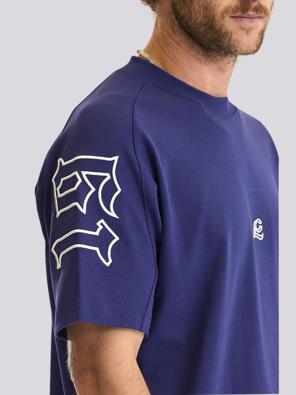 חולצת טישירט בהדפס גרפי