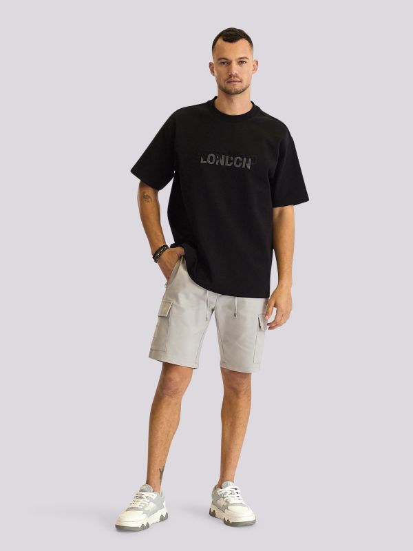 חולצת טי מעוצבת עם הדפס