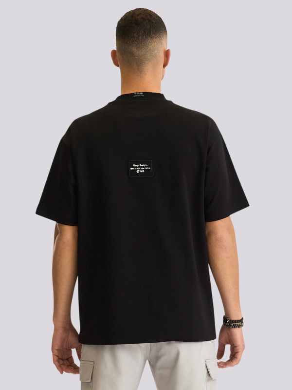 חולצת טי מעוצבת עם הדפס