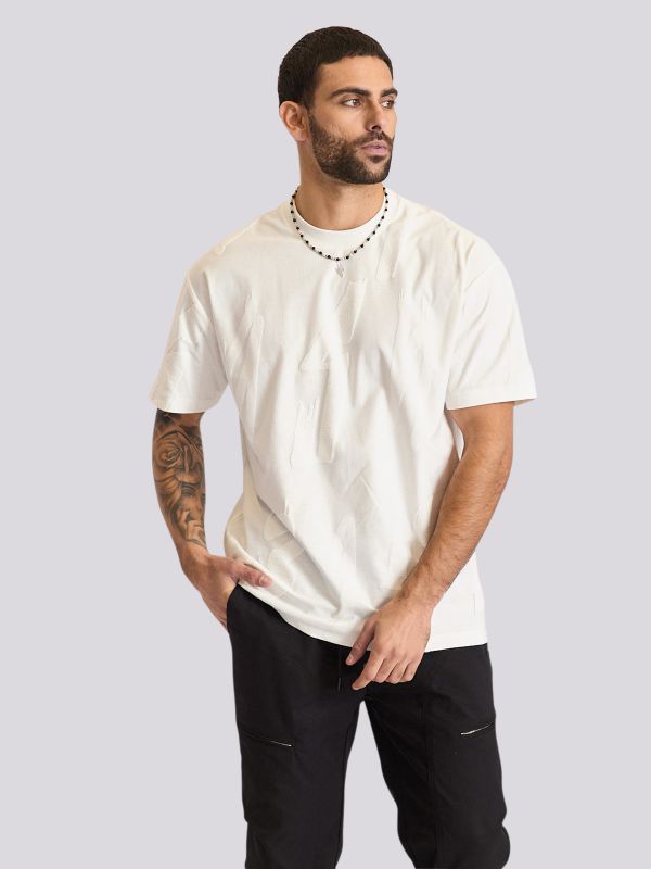 חולצת טישירט בהדפס מובלט