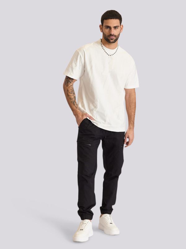 חולצת טישירט בהדפס מובלט