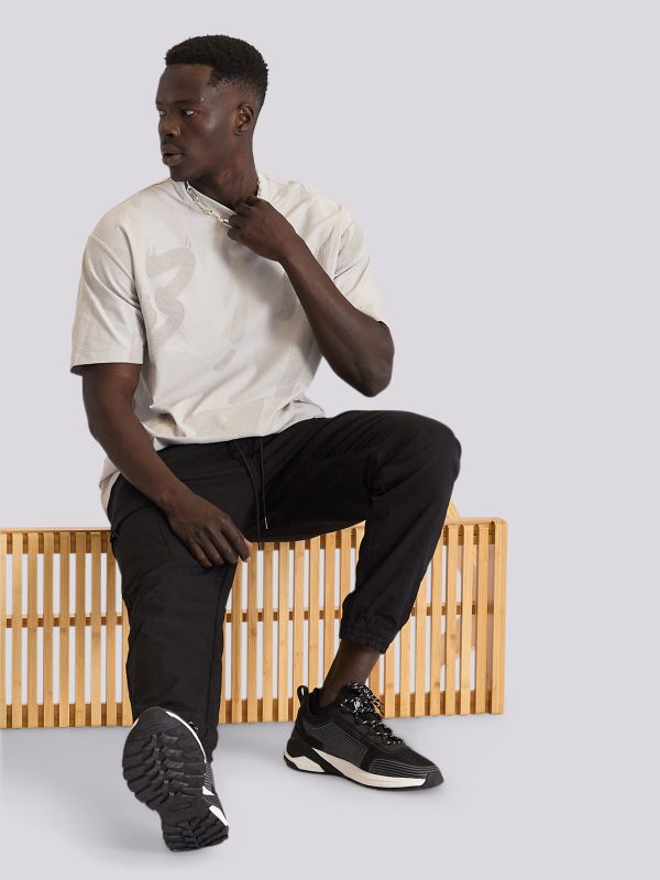 חולצת טישירט בהדפס מובלט