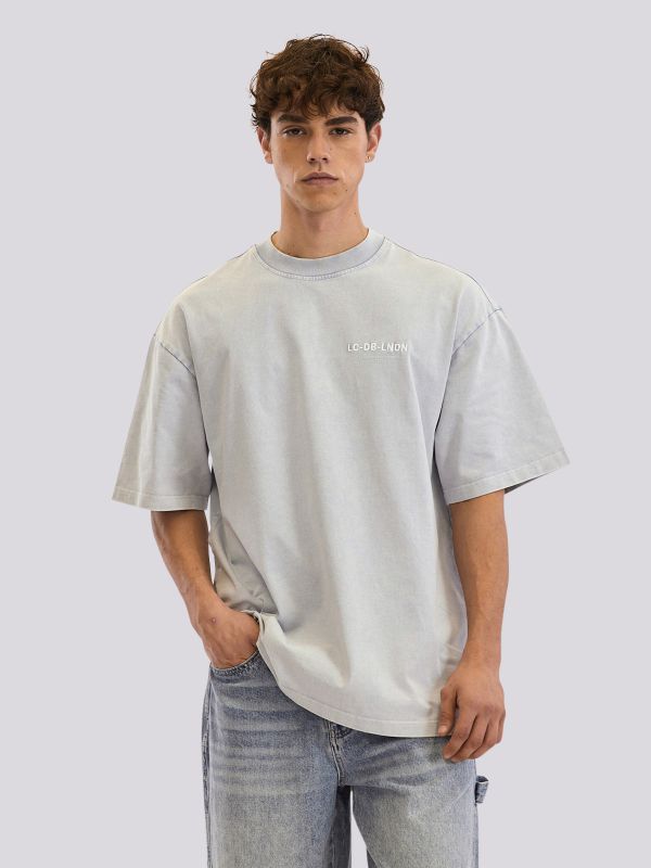 חולצת טי-שירט אופנתית בגזרת אוברסייז