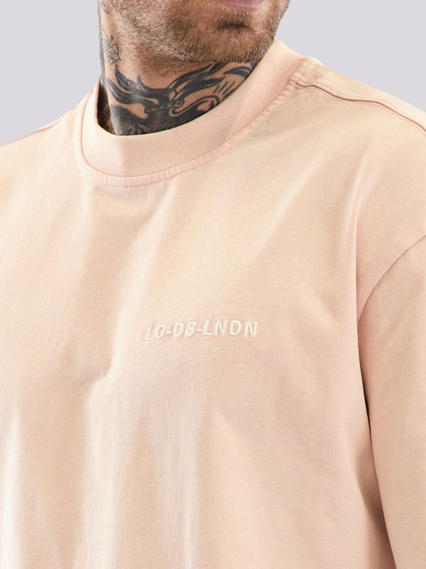 חולצת טי-שירט אופנתית בגזרת אוברסייז