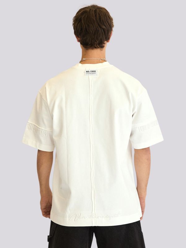 חולצת טי-שרט חלקה במראה מינימליסטי לגברים