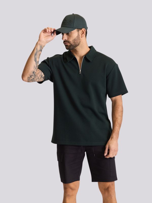 חולצת פולו מעוצבת עם צווארון רוכסן לגברים