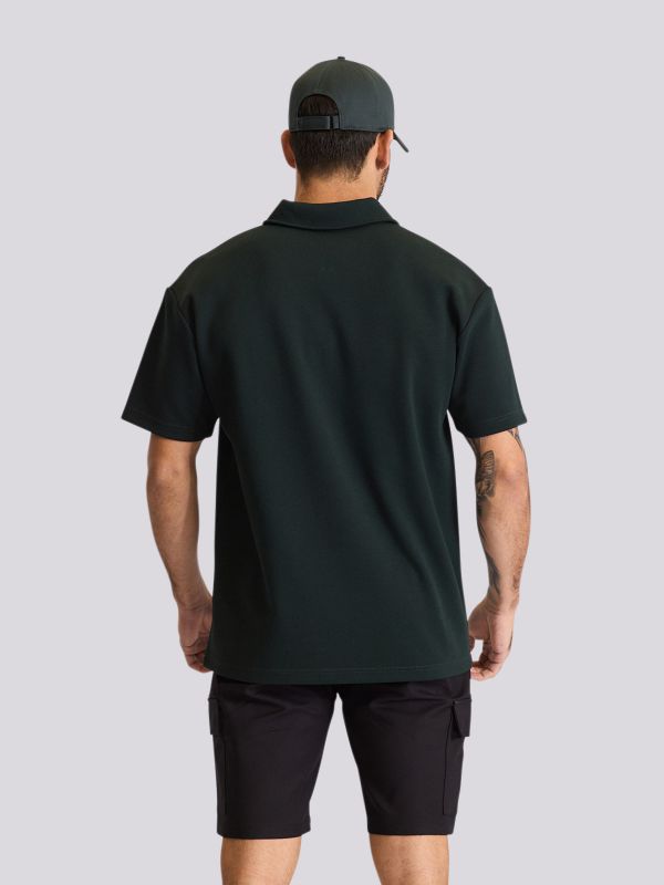 חולצת פולו מעוצבת עם צווארון רוכסן לגברים