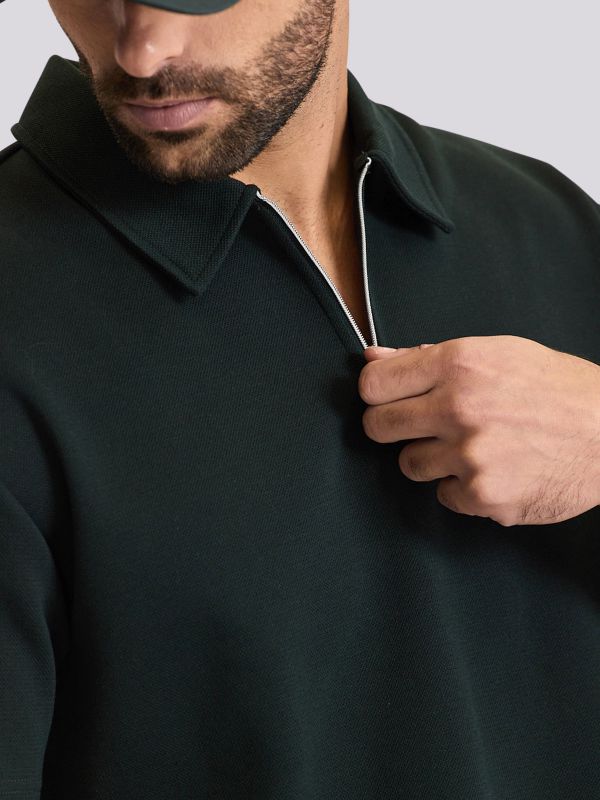 חולצת פולו מעוצבת עם צווארון רוכסן לגברים