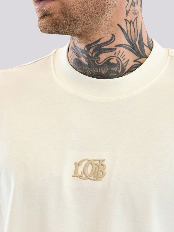 חולצת טי-שרט עם הדפס טיפוגרפי קטן לגברים