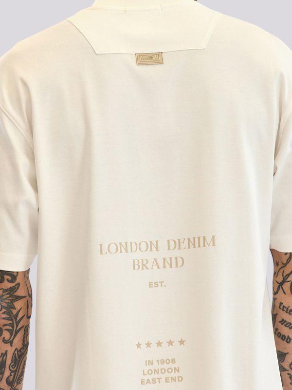 חולצת טי-שרט עם הדפס טיפוגרפי קטן לגברים