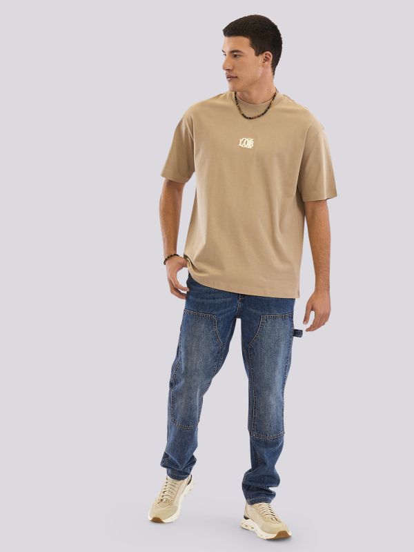 חולצת טי-שרט עם הדפס טיפוגרפי קטן לגברים