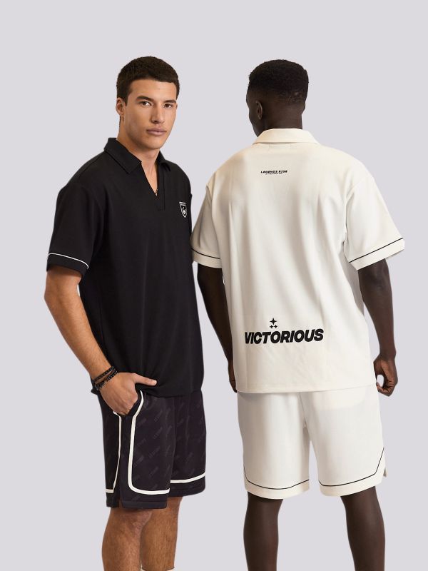 חולצת פולו מעוצבת בהדפס ספורטיבי