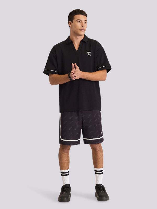 חולצת פולו מעוצבת בהדפס ספורטיבי