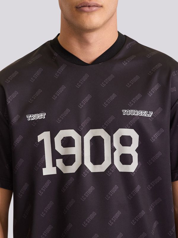 חולצת טישירט בהדפס ספורטיבי