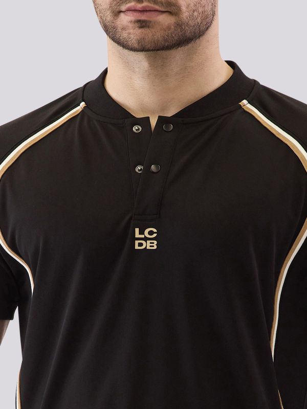 חולצת טי-שרט בסגנון ” הנלי”  עם כפתורים לגברים