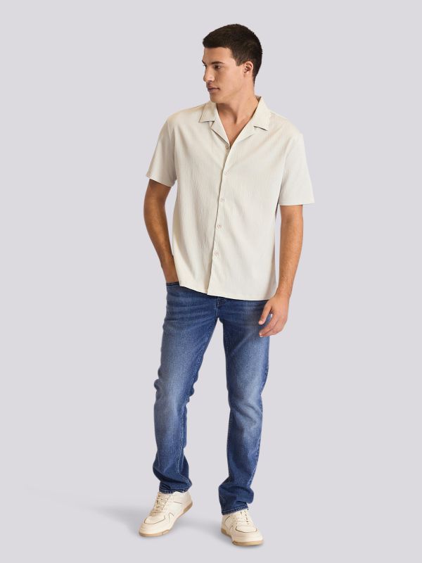 חולצה מכופתרת חלקה עם שרוול קצר לגברים