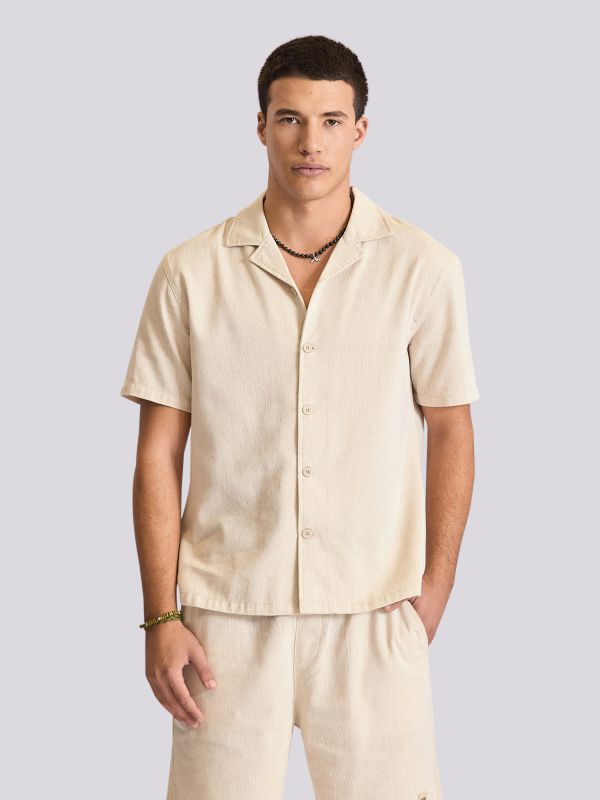 חולצה מכופתרת עם שרוול קצר בסגנון קז’ואל לגברים