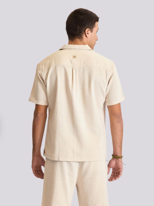 חולצה מכופתרת עם שרוול קצר בסגנון קז’ואל לגברים