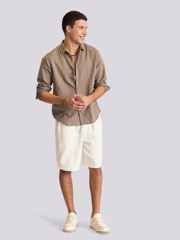 חולצה מכופתרת עם שרוול ארוך במראה קלאסי לגברים