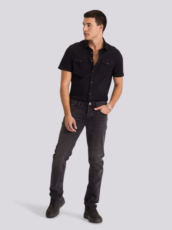 חולצה מכופתרת עם שרוול קצר בטקסטורת פסים עדינה לגברים