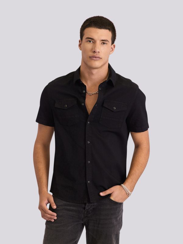 חולצה מכופתרת עם שרוול קצר בטקסטורת פסים עדינה לגברים