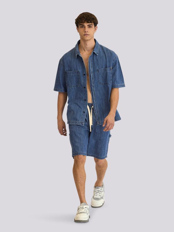 חולצת ג’ינס (Denim) מכופתרת בגזרה רחבה לגברים