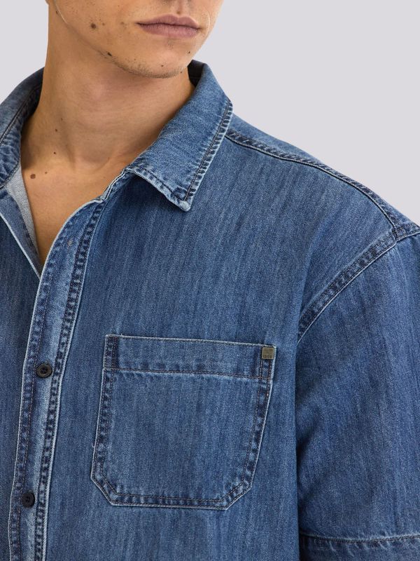 חולצת ג’ינס (Denim) מכופתרת בגזרה רחבה לגברים