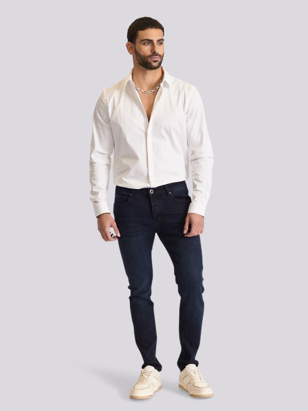 חולצה מכופתרת חלקה עם שרוול ארוך במראה אלגנטי לגברים