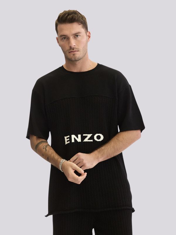 חולצת טי-שרט בגזרה ישרה עם הדפס גרפי קטן לגברים