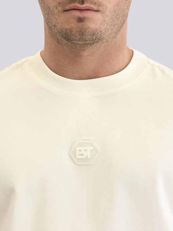 חולצת טי-שרט בגזרה ישרה עם הדפס לוגו ” רטרו”  לגברים