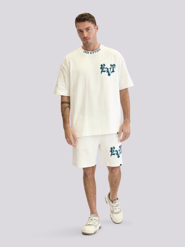 חולצת טי-שרט אופנתית עם הדפס טיפוגרפי לגברים