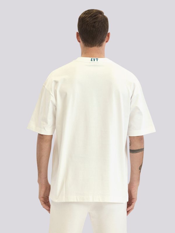 חולצת טי-שרט אופנתית עם הדפס טיפוגרפי לגברים