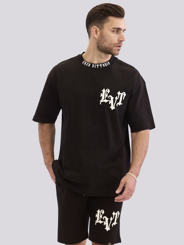 חולצת טי-שרט אופנתית עם הדפס טיפוגרפי לגברים