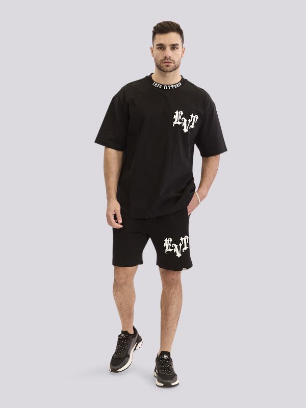 חולצת טי-שרט אופנתית עם הדפס טיפוגרפי לגברים