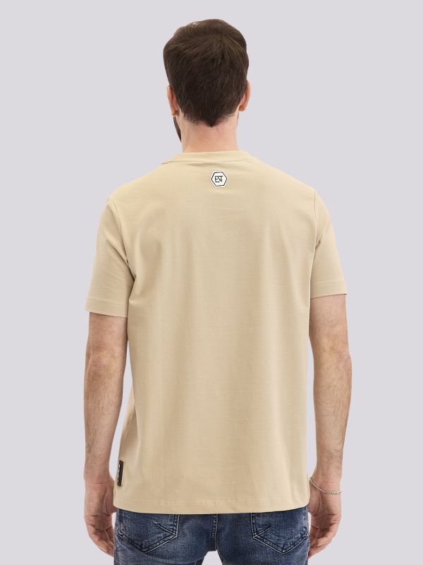 חולצת טי-שרט בגזרה ישרה עם הדפס לוגו מעוצב לגברים