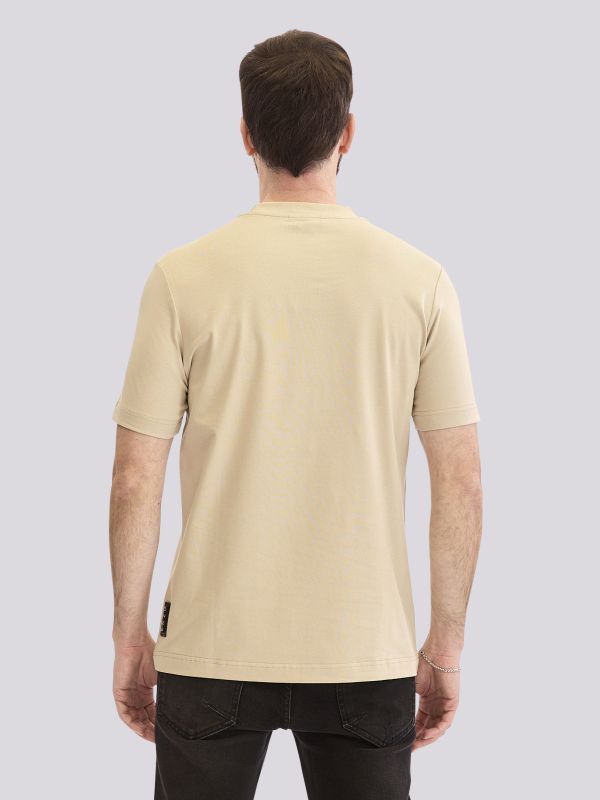 חולצת טי-שרט אוברסייז עם הדפס גרפי בולט לגברים