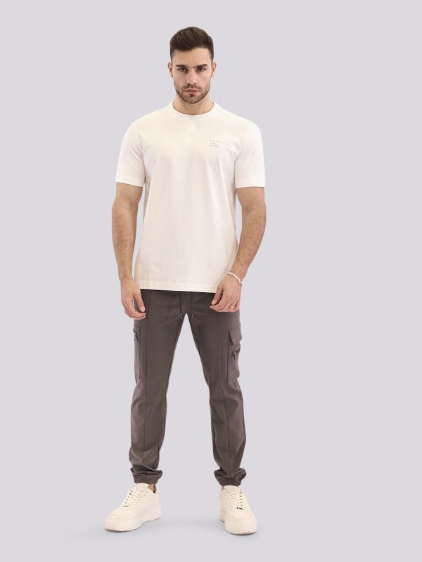 חולצת טי-שרט אוברסייז במראה מינימליסטי לגברים