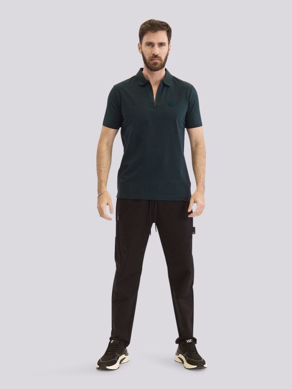 חולצת טי-שרט אוברסייז עם אלמנט מיתוג ייחודי לגברים