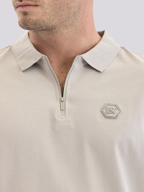 חולצת טי-שרט אוברסייז עם אלמנט מיתוג ייחודי לגברים