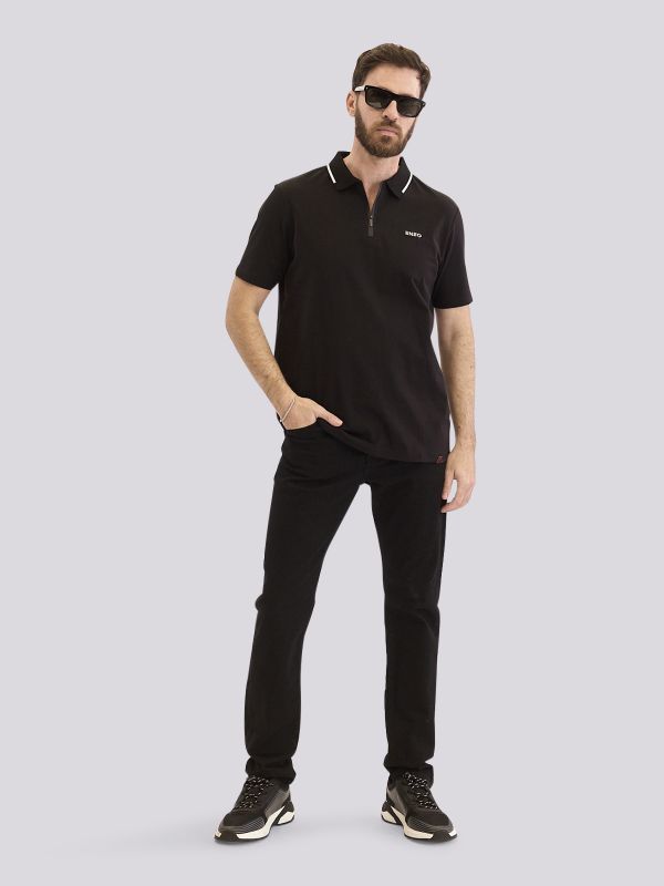 חולצת פולו אופנתית עם סגירת רוכסן ומיתוג צד לגברים