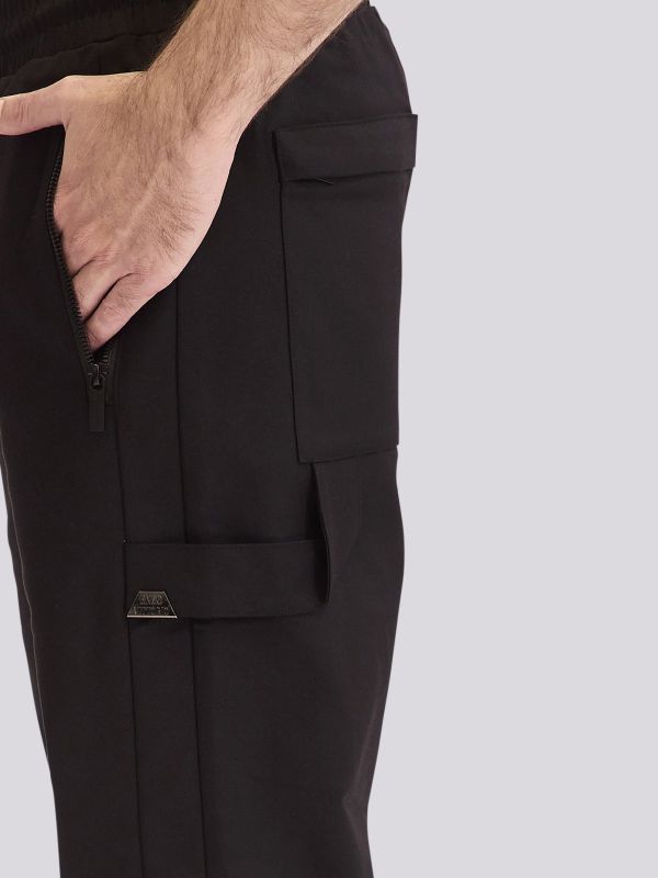 מכנסי צ’ינו ארוכים במראה אורבני לגברים