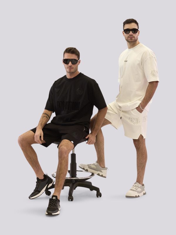 מכנסי ברמודה צ’ינו בגזרה מחמיאה לגברים