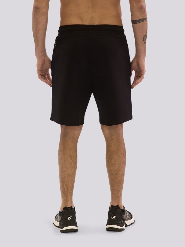 מכנסי ברמודה צ’ינו בגזרה מחמיאה לגברים