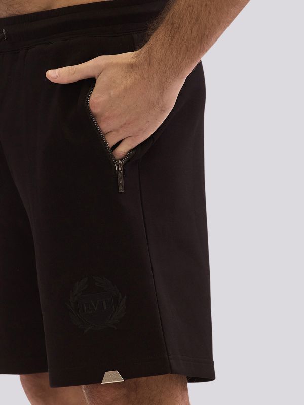 מכנסי ברמודה צ’ינו בגזרה מחמיאה לגברים