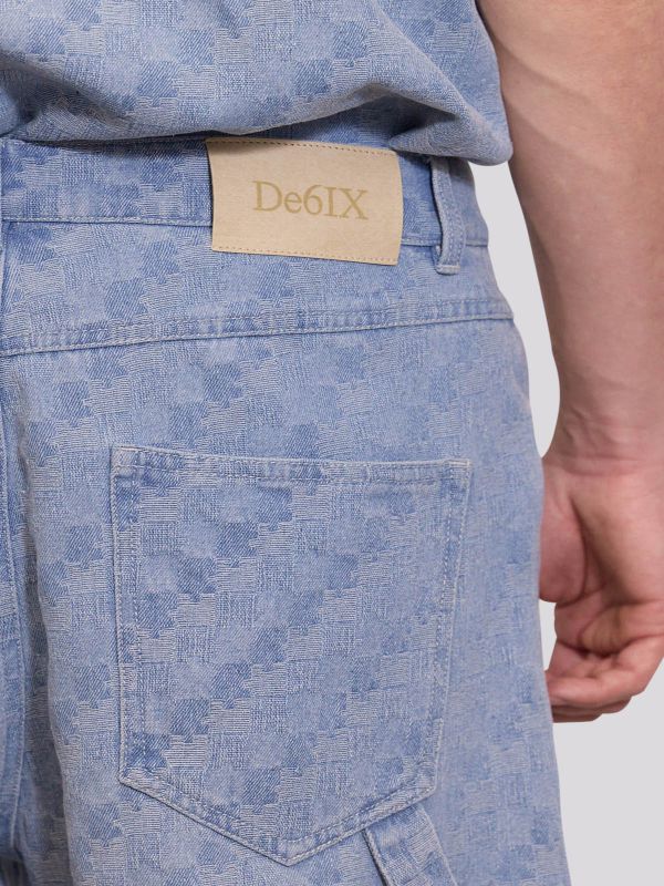 מכנסי ג’ינס ארוכים בגזרה רחבה ושטיפה קלאסית