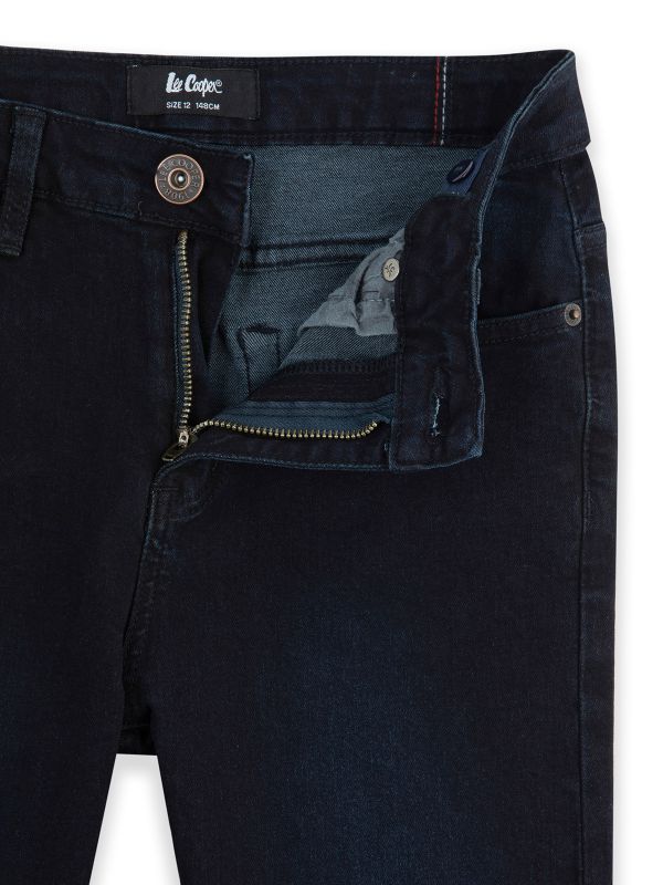 ג?ינס שחור בגזרת סקיני