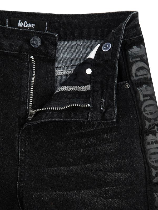 מכנסי ג’ינס קצרים לבנים בהדפס