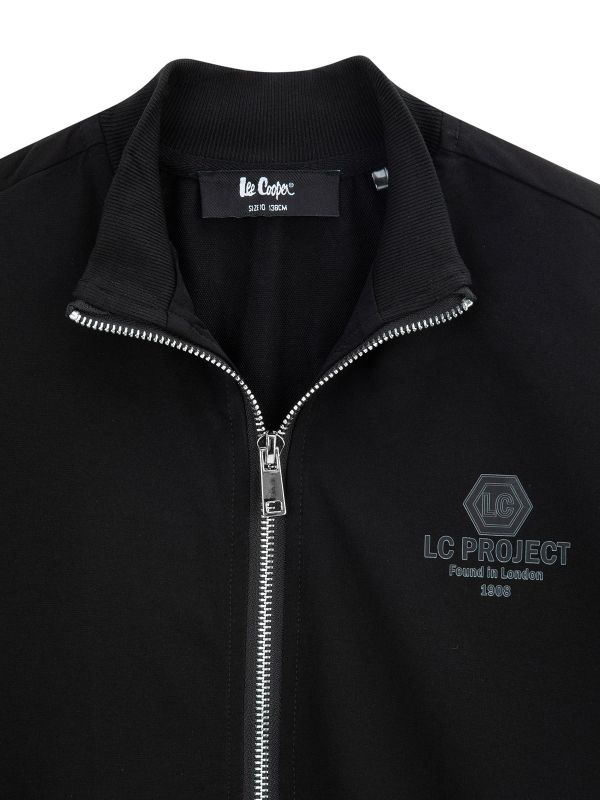 ז’קט ספורטיבי עם הדפס על השרוול