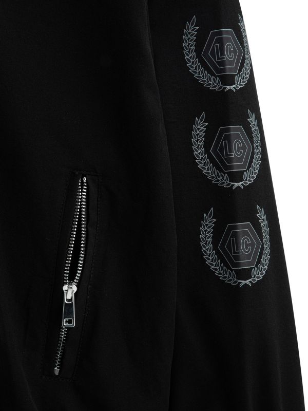 ז’קט ספורטיבי עם הדפס על השרוול