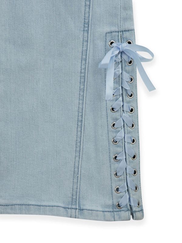 מכנסי ג’ינס עם שרוכים בסיומת